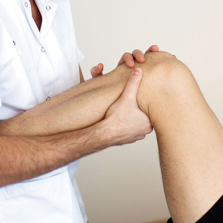 Почему болит нога сзади под коленкой: причины и способы лечения